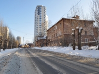 Yekaterinburg, Papanin st, house 10. Apartment house