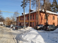 Yekaterinburg, Iskrovtsev st, house 27. Apartment house