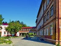 Beryozovsky, 国立重点高级中学 №3, Альянс, Smirnov st, 房屋 3А