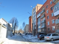 Beryozovsky, Isakov , 房屋 16А. 公寓楼