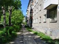Pervouralsk, Khimikov st, 房屋 8. 公寓楼