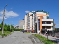 Первоуральск, улица Строителей, дом 32Б. многоквартирный дом