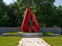 Pervouralsk, st Stroiteley. monument
