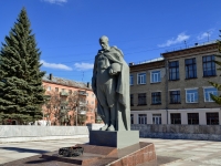 Polevskoy, st Kommunisticheskaya. monument