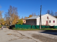 Degtyarsk, Litvinov st, 房屋 13. 带商铺楼房
