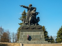 Вязьма, площадь Ефремова. памятник генералу М.Г. Ефремову