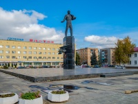 Гагарин, улица Гагарина. памятник Ю.А. Гагарину