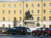 Тверь, площадь Михаила Тверского. памятник князю Михаилу Тверскому 