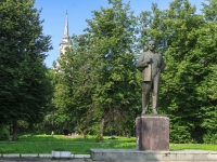 Ostashkov, st Volodarsky. monument