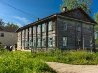 Ostashkov, Leninsky avenue, house 83. Apartment house
