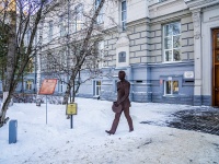 соседний дом: пр-кт. Ленина. памятник "Первым выпускникам Томского технологического иниститута Императора Николая II"