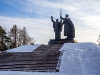 Томск, памятник «Родина‑мать вручает оружие сыну»Ленина проспект, памятник «Родина‑мать вручает оружие сыну»