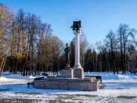 Томск, скульптура Святая Татьяна, покровительница студенчестваЛенина проспект, скульптура Святая Татьяна, покровительница студенчества