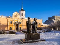 Томск, улица Карла Маркса. памятник святым Петру и Февронии Муромским