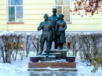 Томск, улица Московский тракт. памятник "Военным медикам"