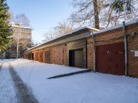 соседний дом: ул. Белинского, дом 70А. гараж / автостоянка