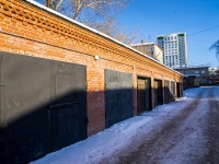 соседний дом: ул. Белинского, дом 70Б. гараж / автостоянка