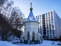 隔壁房屋: alley. Nikolay Ostrovsky, 房屋 25 с.1. Часовня у родника "Божья роса" ​