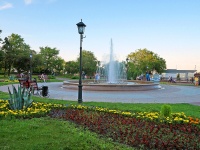 Ulyanovsk, 喷泉 в парке 