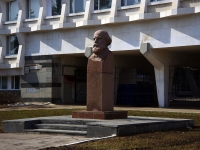 Ульяновск, площадь Ленина, Бюст И.Н. Ульянова 