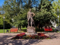 соседний дом: ул. Спасская. памятник А.В. Суворову