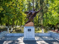 Ульяновск, памятник Герою Советского Союза рядовому Александру Матросовуулица Карла Либкнехта, памятник Герою Советского Союза рядовому Александру Матросову