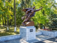 Ульяновск, памятник Герою Советского Союза рядовому Александру Матросовуулица Карла Либкнехта, памятник Герою Советского Союза рядовому Александру Матросову