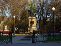 Ульяновск, памятник Н.М. Карамзинуулица Гимова, памятник Н.М. Карамзину