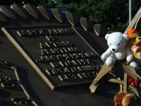 Ulyanovsk, 纪念碑 взрослым и детям убитым, замученным в плену, пропавшим без вестиGoncharov st, 纪念碑 взрослым и детям убитым, замученным в плену, пропавшим без вести