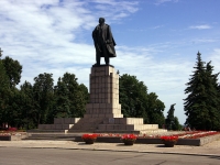 Ульяновск, улица Кузнецова. памятник В.И.Ленину