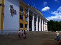 Dimitrovgrad, Центр культуры и досуга "Восход", Lenin avenue, 房屋 17