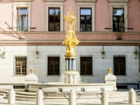Арбат район, фонтан 