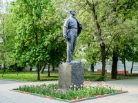 Басманный район, Огородная Слобода переулок. памятник "Ленин-гимназист"