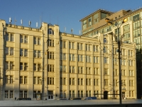 Zamoskvorechye, Valovaya st, house 28. office building