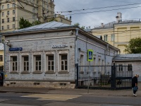 соседний дом: ул. Новокузнецкая, дом 42 с.1. офисное здание