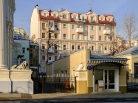 Zamoskvorechye, Pyatnitskaya st, house 60 с.1. Apartment house
