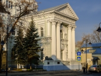 Zamoskvorechye, office building Дом со львами, Pyatnitskaya st, house 64 с.1