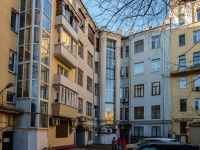 Zamoskvorechye, Pyatnitskaya st, house 65/10. Apartment house