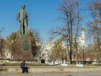Yakimanka, monument Репину И.Е.Bolotnaya embankment, monument Репину И.Е.
