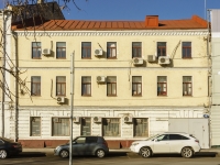 Yakimanka, Bolotnaya square, house 4. office building