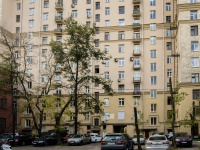 Begoboy district, Leningradskiy avenue, house 18. Apartment house