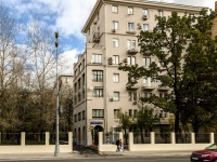 Begoboy district, Leningradskiy avenue, house 28. Apartment house