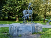 улица Новопесчаная. скульптура «Олень с оленёнком»