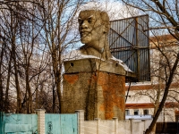 улица Вучетича. скульптура В.И. Ленин