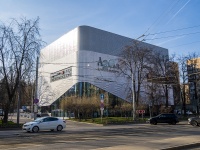 соседний дом: ул. Шаболовка, дом 56. Районный центр "Место встречи Алмаз"