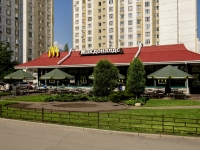 Северное Бутово район, улица Грина, дом 5А. ресторан "McDonald`s"