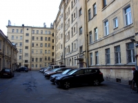 Admiralteisky district, Borodinskaya st, 房屋 13. 公寓楼