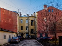Vasilieostrovsky district,  , 房屋 66. 公寓楼