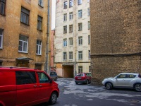 Vasilieostrovsky district,  , house 46. Apartment house
