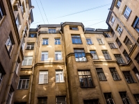 Vasilieostrovsky district, 11-ya liniya v.o. st, house 60. Apartment house